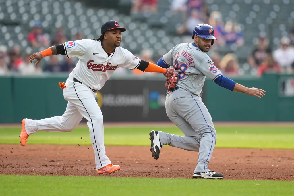 How did the Mets vs. Cleveland Guardians pitching stats compare?